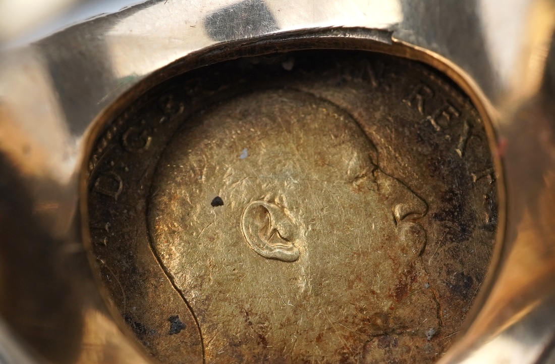 An Edward VII half sovereign coin ring, 1909 and later